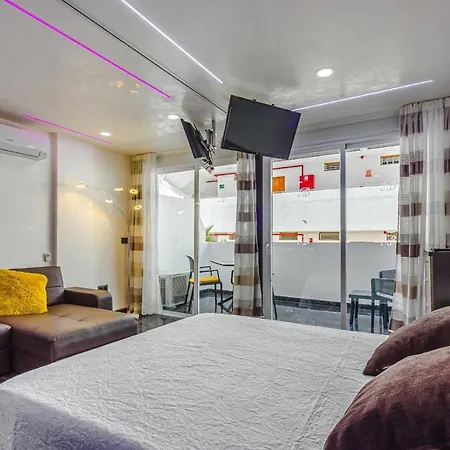 Parque Cattleya Studio *